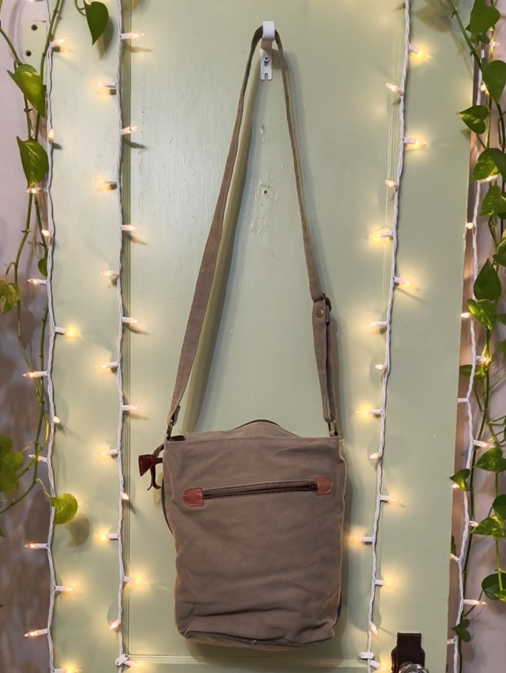 Women's W.H. Schwartz & Sons Coffee Tan Red Canvas Crossbody Bag Purse - Picture 9 of 16